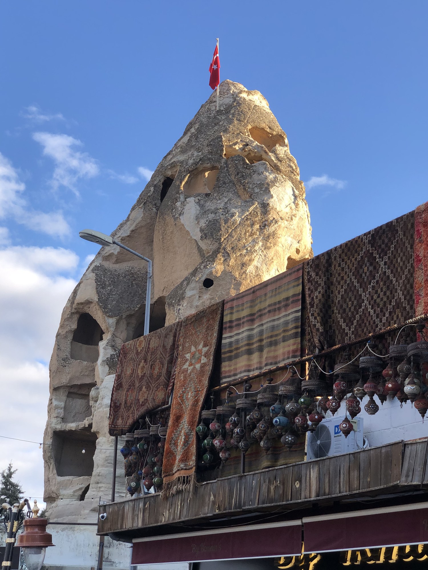 Sentier pédestre entre les cheminées de fées à Göreme, Cappadoce, Turquie
